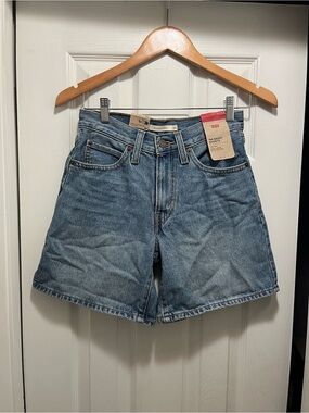 NWT Levi’s ’94 Baggy Denim Shorts Women’s 24 High Rise Medium Wash